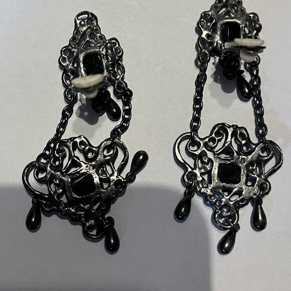 Vintage Black Victorian Chandelier Drop Clip Earrings - Picture 9 of 11